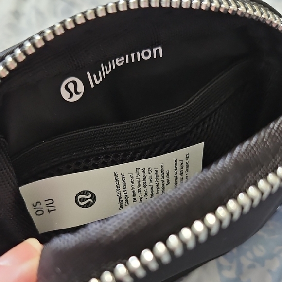 Lululemon NWT Everywhere Nano Belt Bag, black/silver. Clip anywhere😍 - Picture 2 of 6